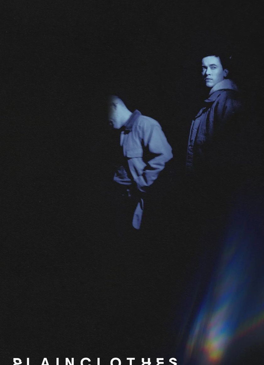 Dưới Lớp Vỏ Bọc (Bên Dưới Lớp Thường Phục)