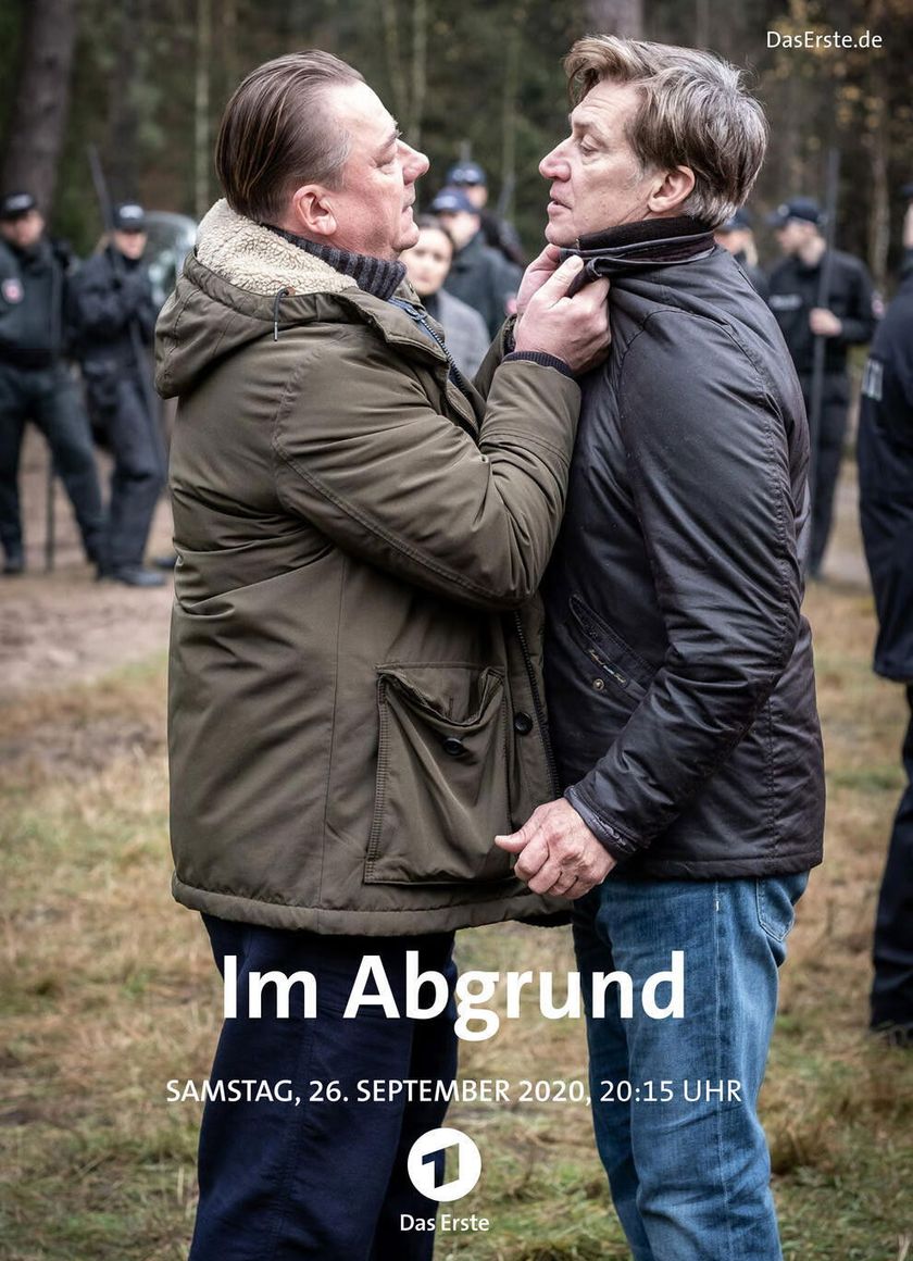 Nhìn Xuống Vực Thẳm